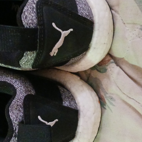 Pumas  men's gray and black size 8 and 1/2 us excellent condition - Picture 4 of 5
